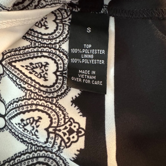 I.N. San Francisco Small Black and White Handkerchief top - Picture 5 of 6